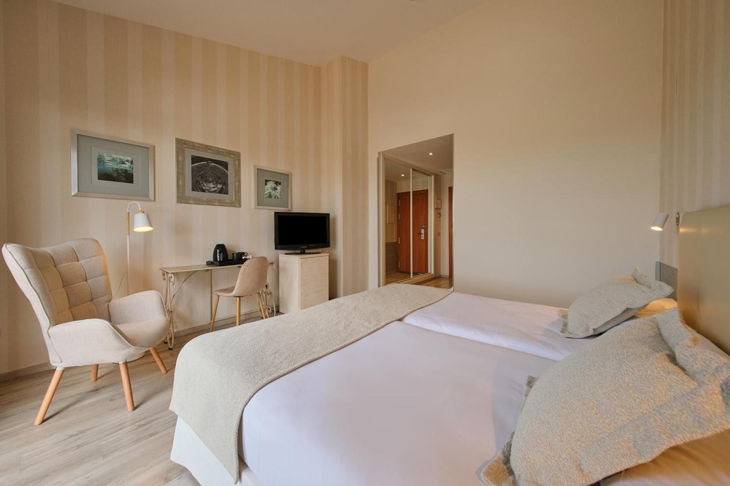 Hotel Spa Villa Nazules Chueca Exterior photo